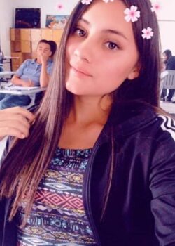 Camila Linda Jovencita Colombiana Mostrando La Panochita 15